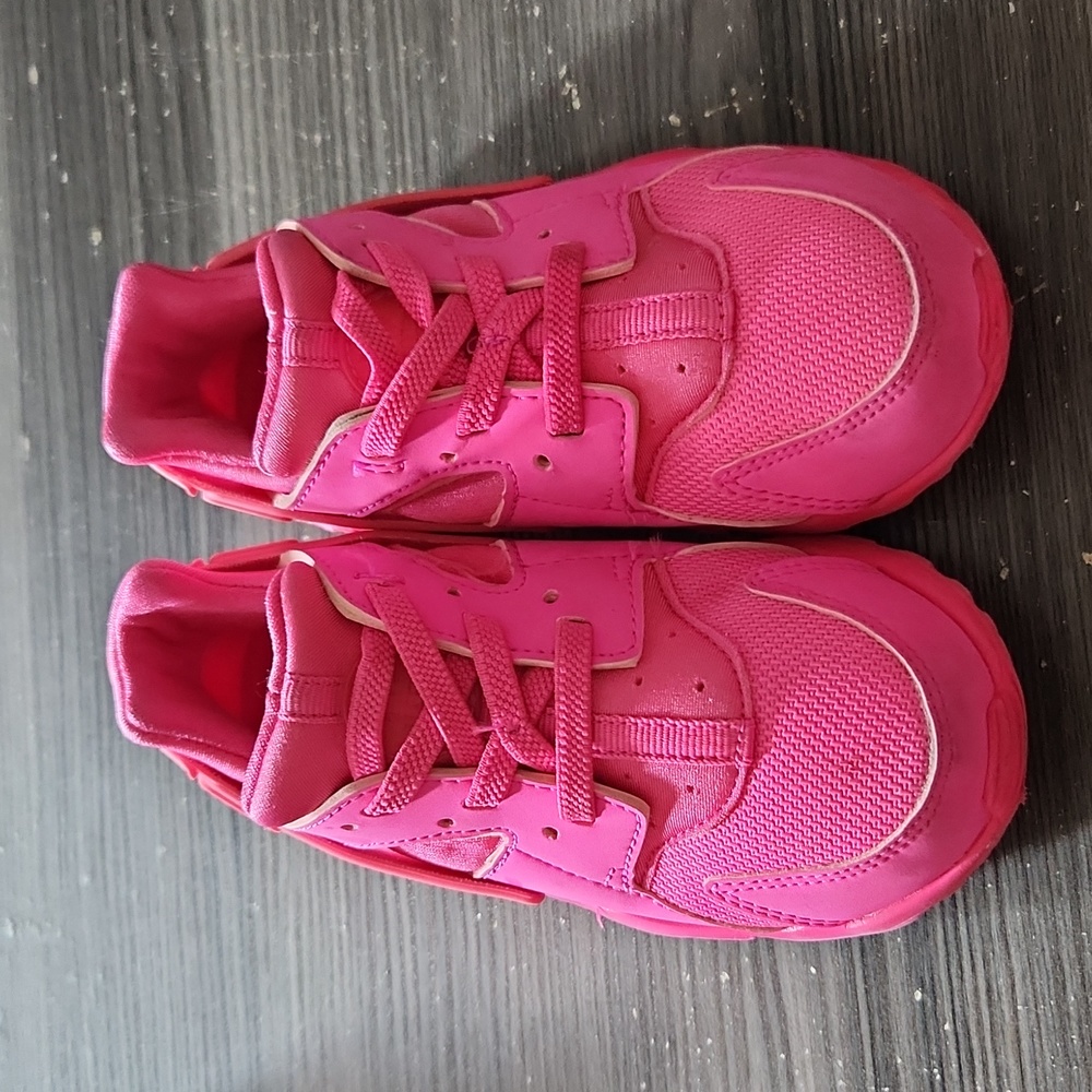 (2) Pair Nike Haracha (pink Pair (10c) Blue Pair (9c)